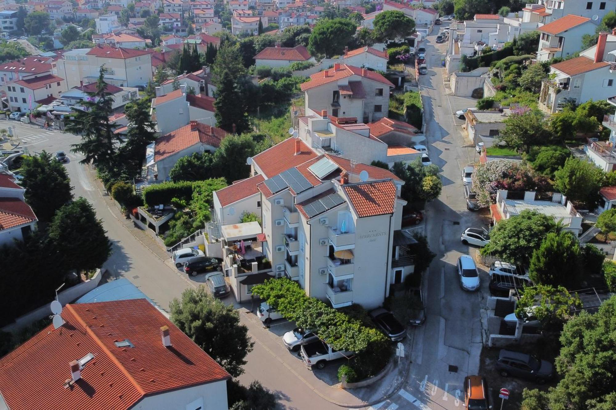 Apartment Antic 1 *