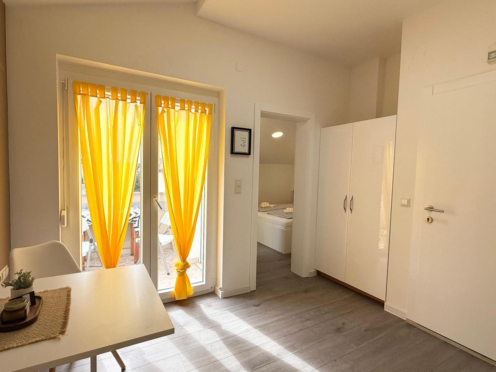 Apartment Antic 1 *
