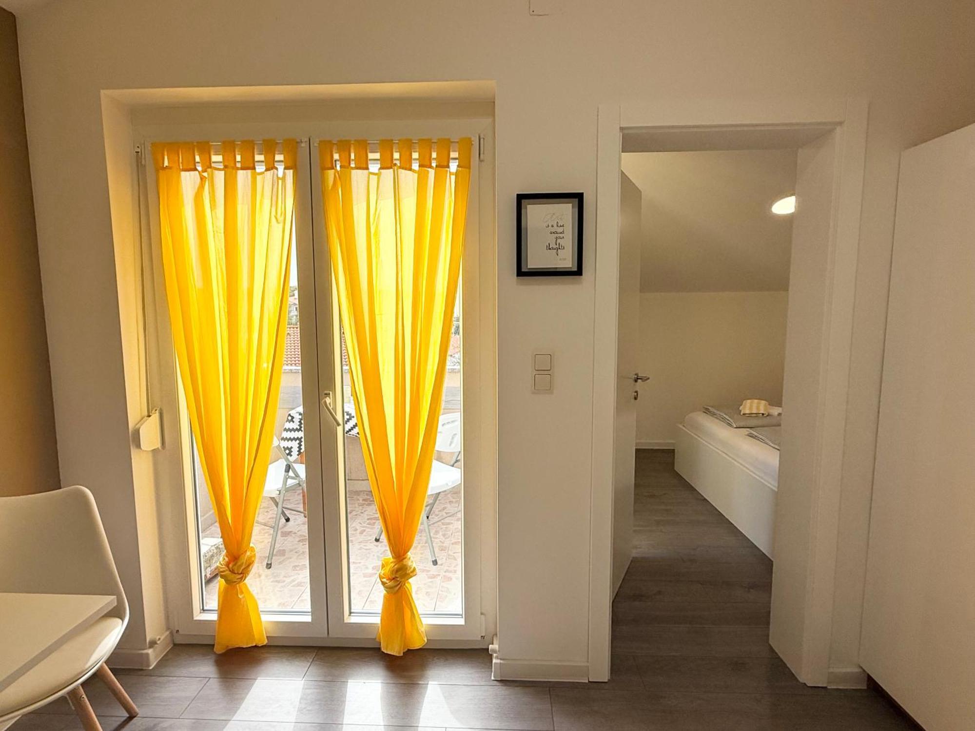 Apartment Antic 1 *